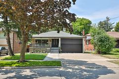 256 Torresdale Avenue, Toronto, ON M2R 3E8