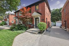 87 Thursfield Crescent, Toronto, ON M4G 2N4