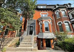 210 Carlton Street 102, Toronto, ON M5A 2L1