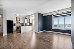 32 Stadium Road 389, Toronto, ON M5V 3P4