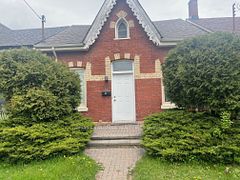 231 Clinton Street, Toronto, ON M6G 2Y4