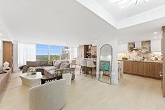 900 Yonge Street 902, Toronto, ON M4W 3P5