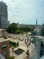 1055 Bay Street 807, Toronto, ON M5S 3A3