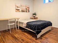 907 College Street B1, Toronto, ON M6H 1A1