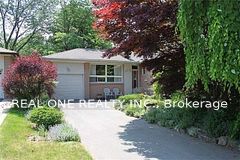 33 Groveland Crescent, Toronto, ON M3A 3C4