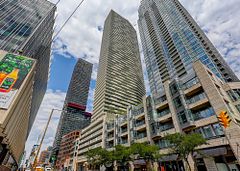 2221 Yonge Street 3304, Toronto, ON M4S 2B4