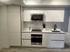 327 King Street W 704, Toronto, ON M5V 0W7