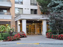 18 Sommerset Way 1711, Toronto, ON M2N 6X5