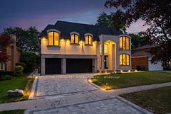 95 Lord Seaton Road, Toronto, ON M2P 1K7