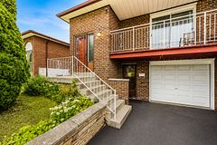 13 Pawnee Avenue Upper, Toronto, ON M2H 3C6