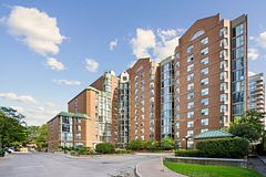 5795 Yonge Street 805, Toronto, ON M2M 4J3
