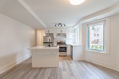 82 Marchmount Road 3, Toronto, ON M6G 2B1