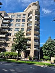 19 Barberry Place 607, Toronto, ON M2K 3E3