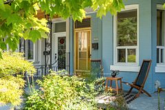221 Palmerston Avenue, Toronto, ON M6J 2J3
