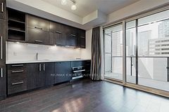 65 St Mary Street 810, Toronto, ON M5S 0A6