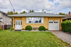 5 Mere Court, Toronto, ON M4A 2J6