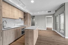 1 Yorkville Avenue 3705, Toronto, ON M4W 1L1