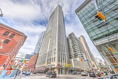 210 Victoria Street 2006, Toronto, ON M5B 2R3