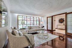 17 Ealing Drive, Toronto, ON M2L 2R4