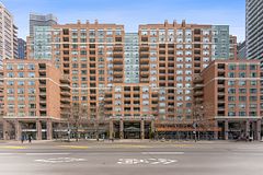 889 Bay Street 1610, Toronto, ON M5S 3K5
