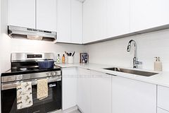 101 Roehampton Avenue 503, Toronto, ON M4P 2W2