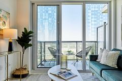 30 Inn on the Park 4207, Toronto, ON M3C 0P7