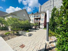 15 Coneflower Crescent 114, Toronto, ON M2R 0A5