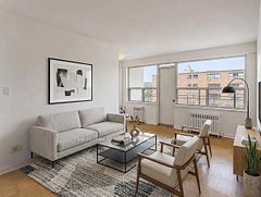 206 St George Street 604, Toronto, ON M5R 2N6