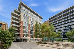 19 Brant Street 204, Toronto, ON M5V 2L2