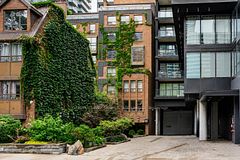 19 Dundonald Street 604, Toronto, ON M4Y 1K3