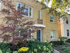 101 Chatsworth Drive Upper, Toronto, ON M4R 1R8