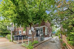 112 Oxford Street, Toronto, ON M5T 1P3