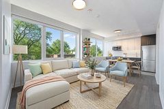 664 Spadina Avenue 203, Toronto, ON M5S 2H7