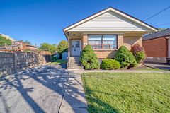 48 Alexis Boulevard, Toronto, ON M3H 2P4