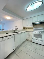 18 Hollywood Avenue PH202, Toronto, ON M2N 6P5