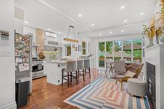 109 Northcliffe Boulevard Upper, Toronto, ON M6E 3K3
