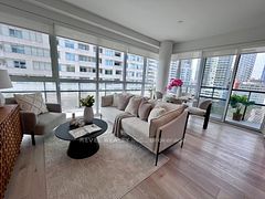 11 Lillian Street 1107, Toronto, ON M4S 2H7