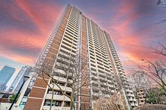 40 Homewood Avenue 1016, Toronto, ON M4Y 2K2