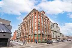 18 Beverley Street 516B, Toronto, ON M5T 3L2