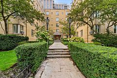 150 Farnham Avenue 210, Toronto, ON M4V 1H5