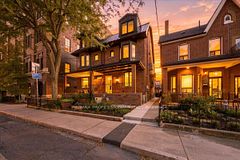 134 Argyle Street Lower, Toronto, ON M6J 1N9
