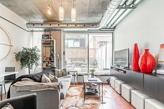32 Stewart Street 203, Toronto, ON M5V 3T2