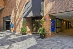 164 Cumberland Street 608, Toronto, ON M5R 1A8