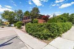 220 Torresdale Avenue Main, Toronto, ON M2R 3E8
