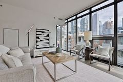 15 Beverley Street 710, Toronto, ON M5T 1X8