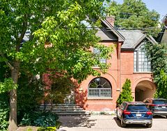46 Bernard Avenue, Toronto, ON M5R 1R2