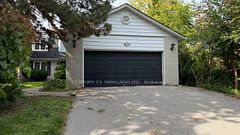 28 Pinnacle Road, Toronto, ON M2L 2V8