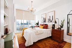 500 St Clair Avenue W 404, Toronto, ON M6C 1A8