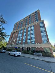 15 Maplewood Avenue 910, Toronto, ON M6C 4B4