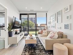 11 Lillian Street 406, Toronto, ON M4S 0C3